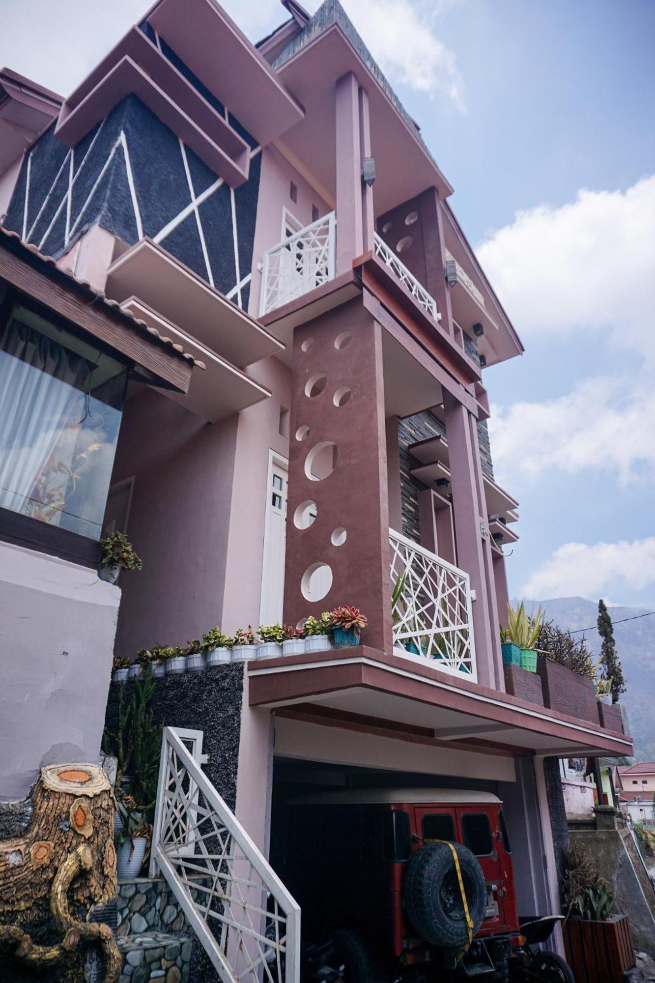 Gigafa Homestay Probolinggo Εξωτερικό φωτογραφία